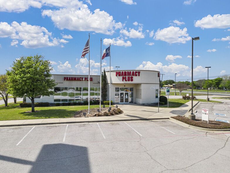 1207 N Loop 340, Waco, TX for sale - Building Photo - Image 1 of 8