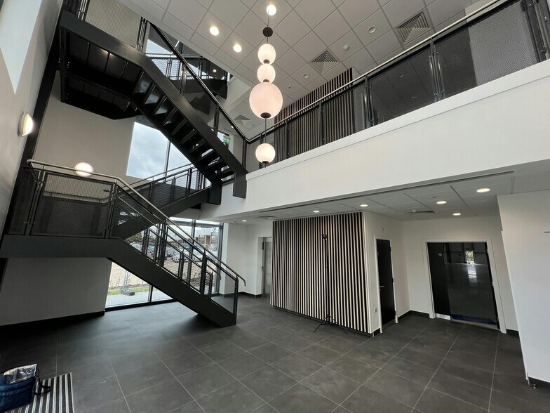 Walton Rd, Portsmouth for lease - Building Photo - Image 3 of 37