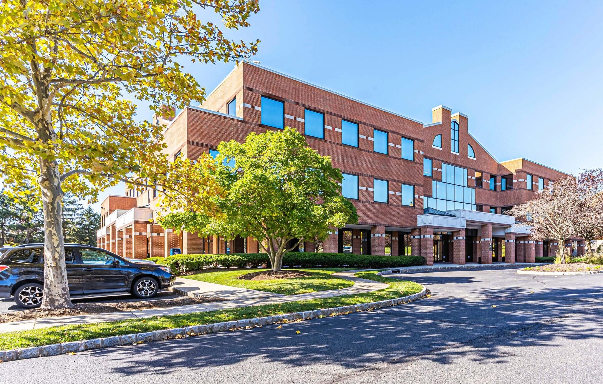 1 Crossroads Dr, Bedminster, NJ for lease Building Photo- Image 1 of 24