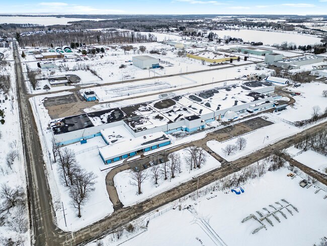 404 Hartney St, Arnprior, ON à louer - Photo du bâtiment - Image 2 de 5