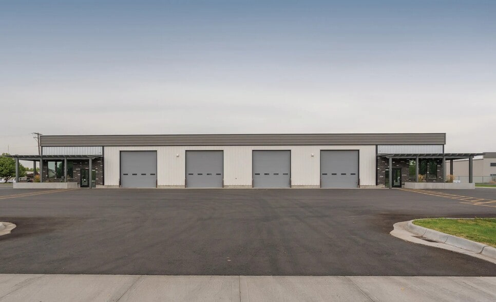 1343 Jones St, Idaho Falls, ID for lease - Primary Photo - Image 1 of 6