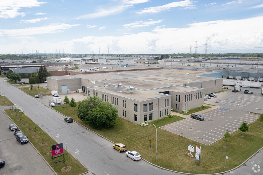 3440 Av Francis-Hughes, Laval, QC à louer - Aérien - Image 2 de 3