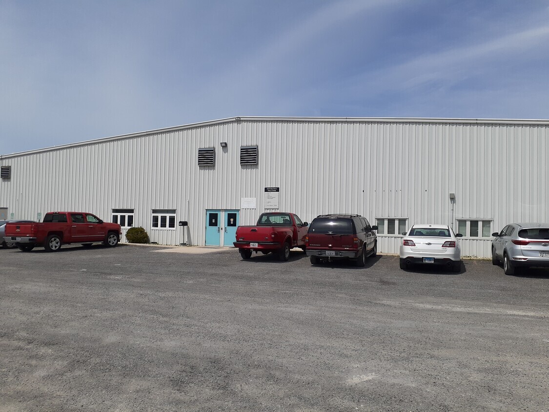 5529 Dial Dr, Granite City, IL for lease Building Photo- Image 1 of 5