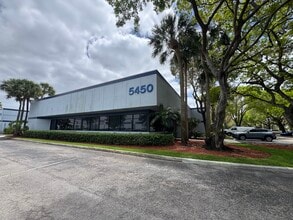 5440 NW 33rd Ave, Fort Lauderdale, FL for lease Interior Photo- Image 2 of 35