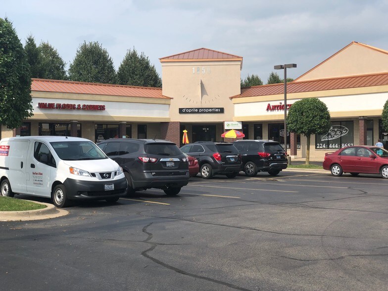 1850 Grand Ave, Lindenhurst, IL à louer - Photo du bâtiment - Image 3 de 3