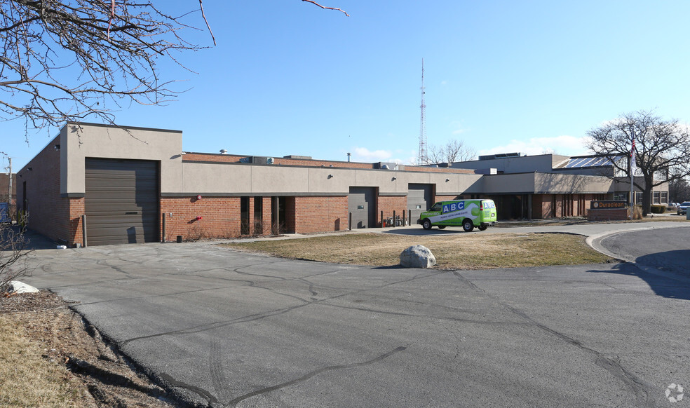 220 W Campus Dr, Arlington Heights, IL for lease - Building Photo - Image 1 of 6