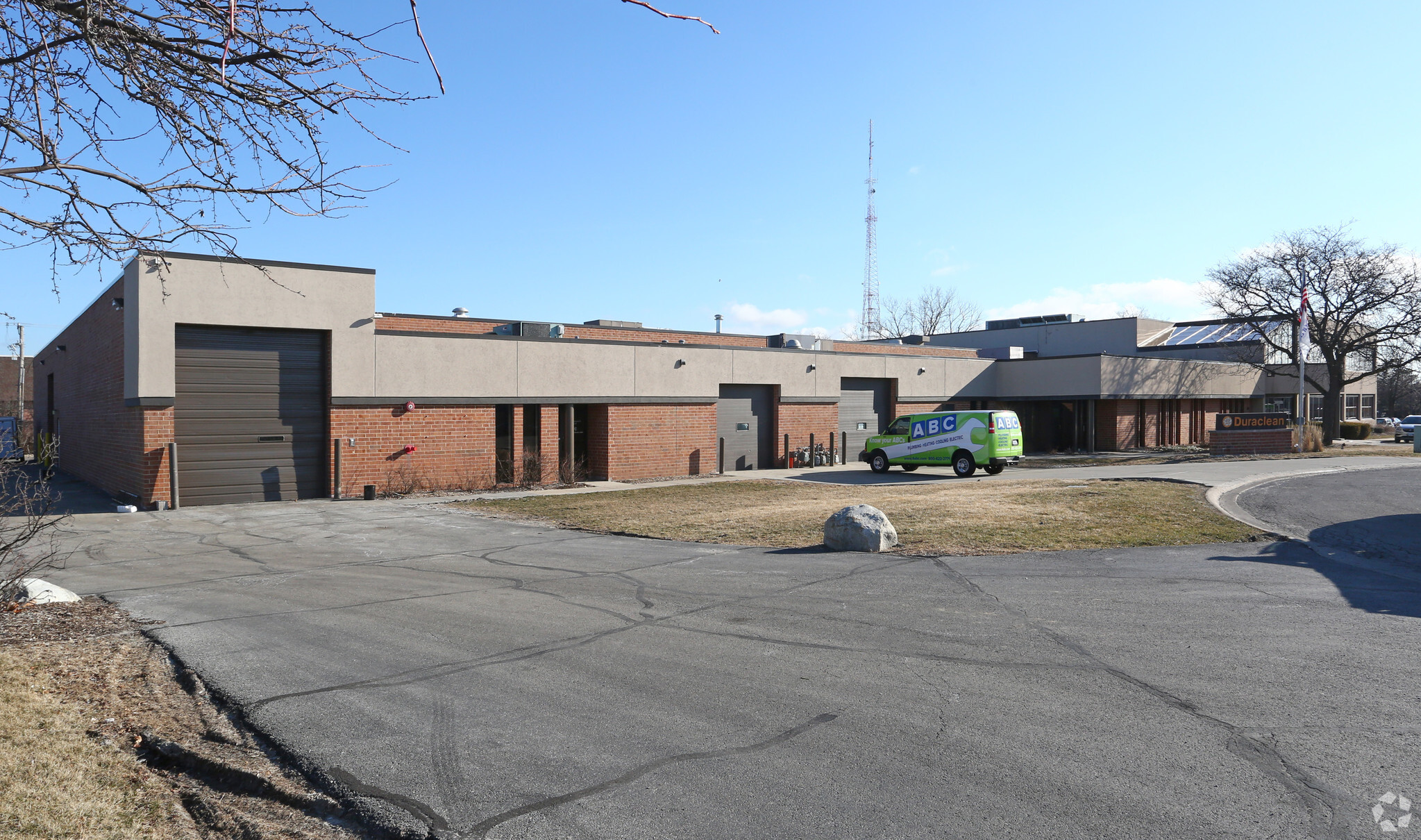 220 W Campus Dr, Arlington Heights, IL for lease Building Photo- Image 1 of 7