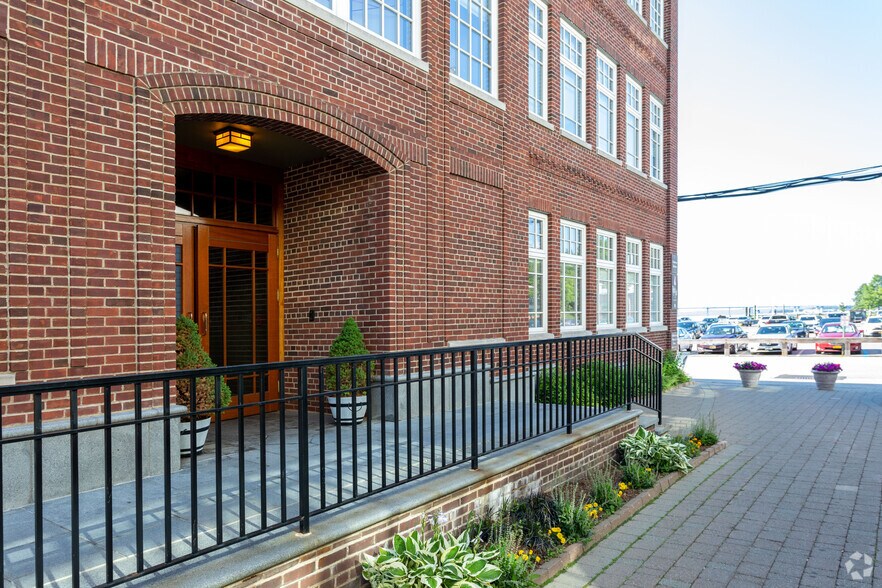 3 W Main St, Irvington, NY à louer - Photo du bâtiment - Image 3 de 5