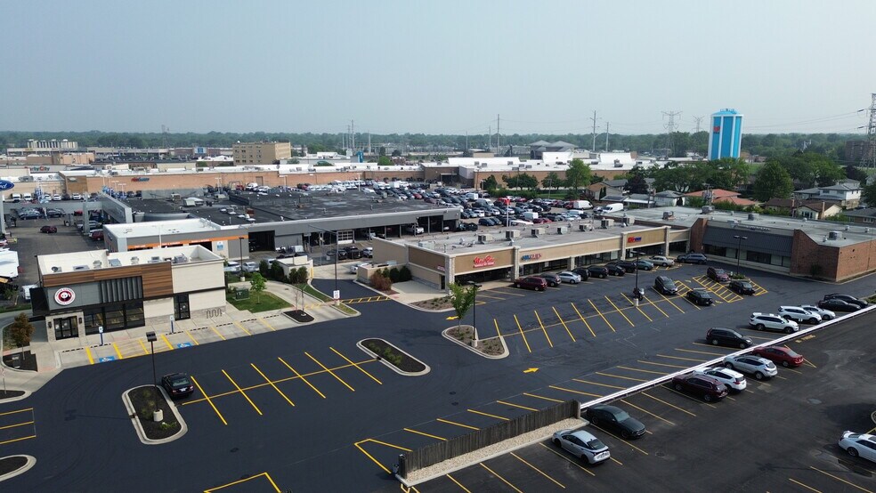 9347 N Milwaukee Ave, Niles, IL à louer - Photo du bâtiment - Image 2 de 10