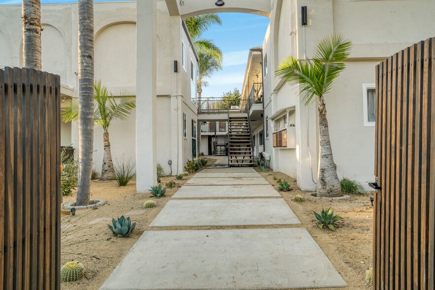 559 Sunset Ave, Venice, CA for sale - Building Photo - Image 2 of 12