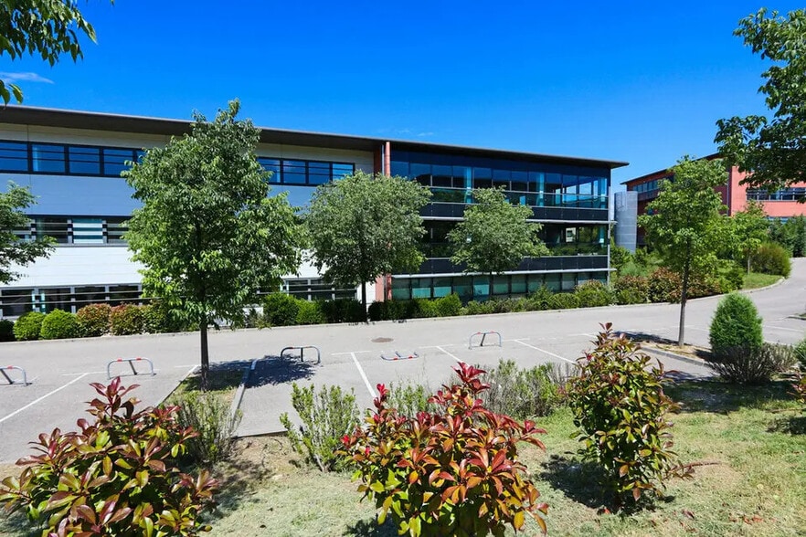 Office in Aix-en-Provence for lease - Building Photo - Image 2 of 5