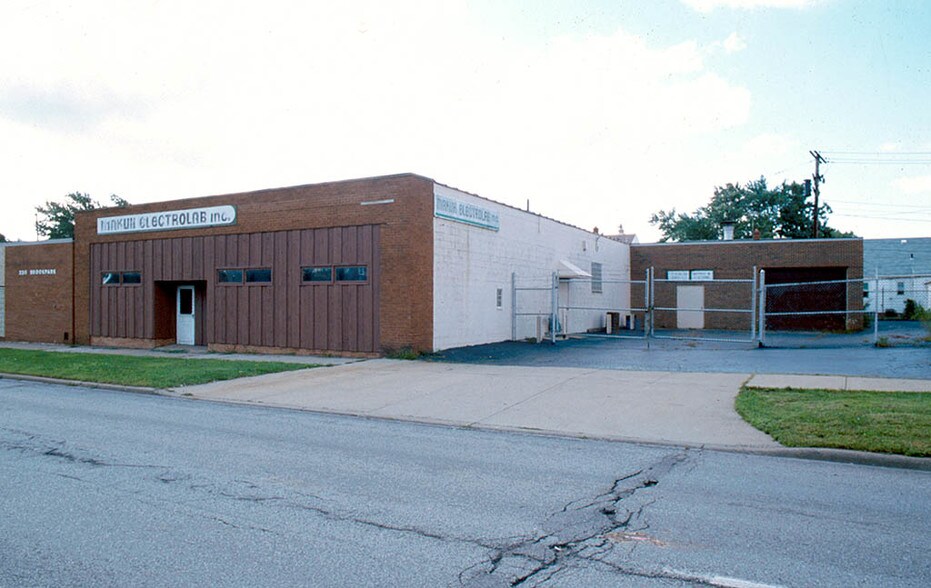 3315-3317 Brookpark Rd, Parma, OH à vendre - Photo principale - Image 1 de 1