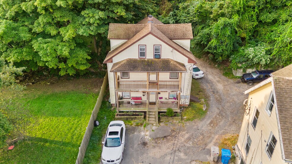 211 Park St, Bristol, CT à vendre - Photo du bâtiment - Image 2 de 10