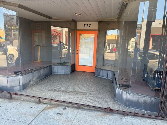 More details for 377 W 6th St, San Pedro, CA - Retail for Sale