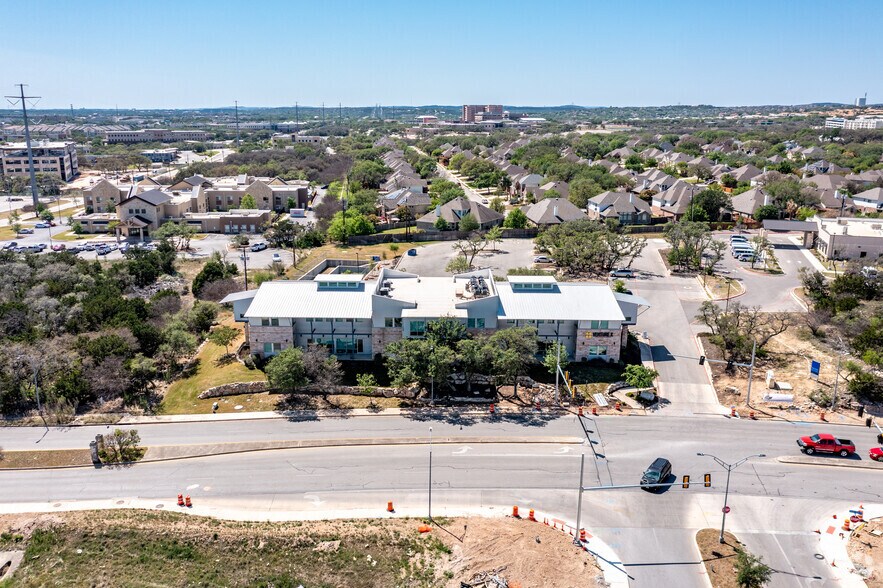 18911 Hardy Oak Blvd, San Antonio, TX à louer - Photo du bâtiment - Image 3 de 23