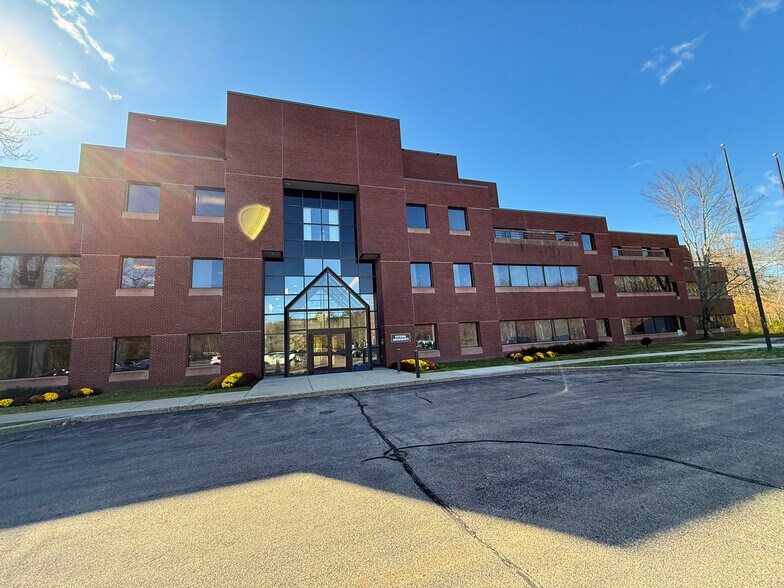 846 University Ave, Norwood, MA à vendre - Photo du bâtiment - Image 2 de 8