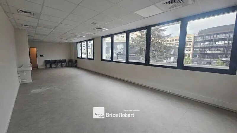 Office in Lyon for lease Interior Photo- Image 1 of 9