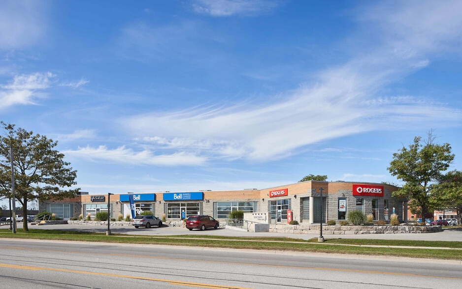 29-35 Cedar Pointe Dr, Barrie, ON à louer - Photo du bâtiment - Image 3 de 11