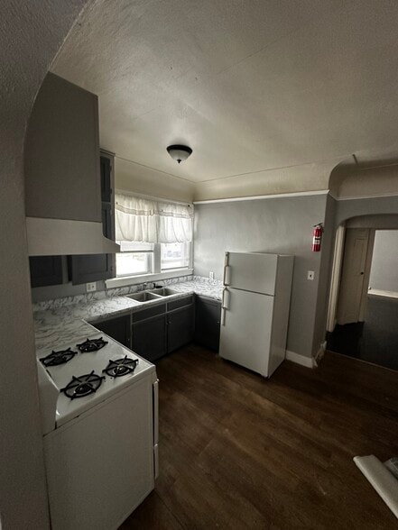 1269 4th Ave SE, Cedar Rapids, IA à vendre - Photo du bâtiment - Image 2 de 16