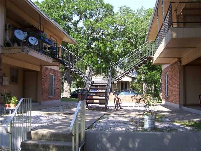 208-210 N Vanderveer St, Burnet, TX à vendre - Photo principale - Image 1 de 12