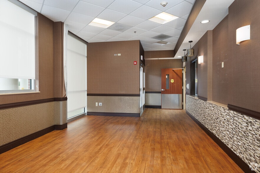 624 Voris Jost Dr, Waterloo, IL for lease - Lobby - Image 3 of 11
