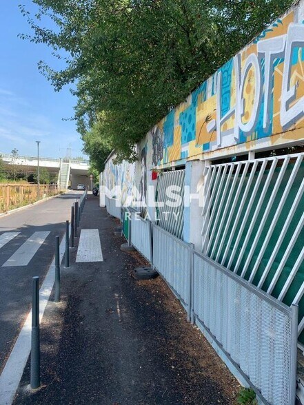 Bureau dans Villeurbanne à vendre - Photo du bâtiment - Image 2 de 16