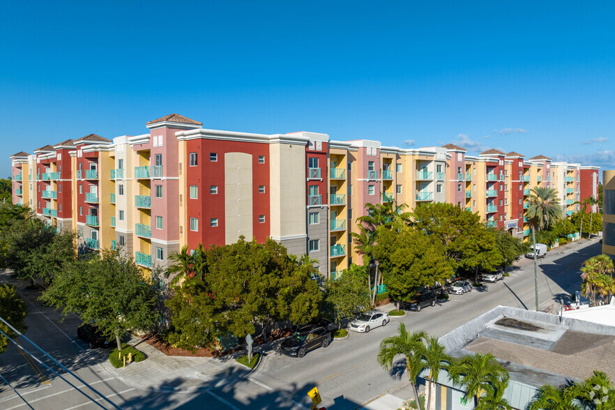 6001 SW 70th St, South Miami, FL for sale - Primary Photo - Image 1 of 1