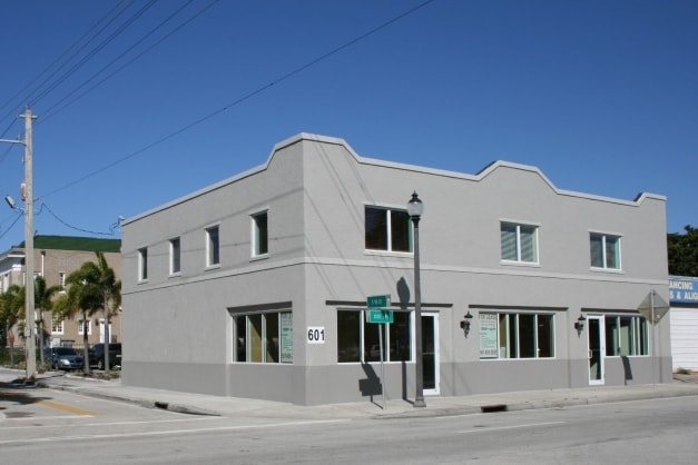 601 N Dixie Hwy, West Palm Beach, FL à louer - Photo du bâtiment - Image 2 de 5