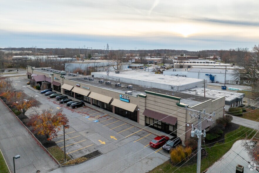 7314-7352 Industrial Park Blvd, Mentor, OH à louer - Photo du bâtiment - Image 2 de 4