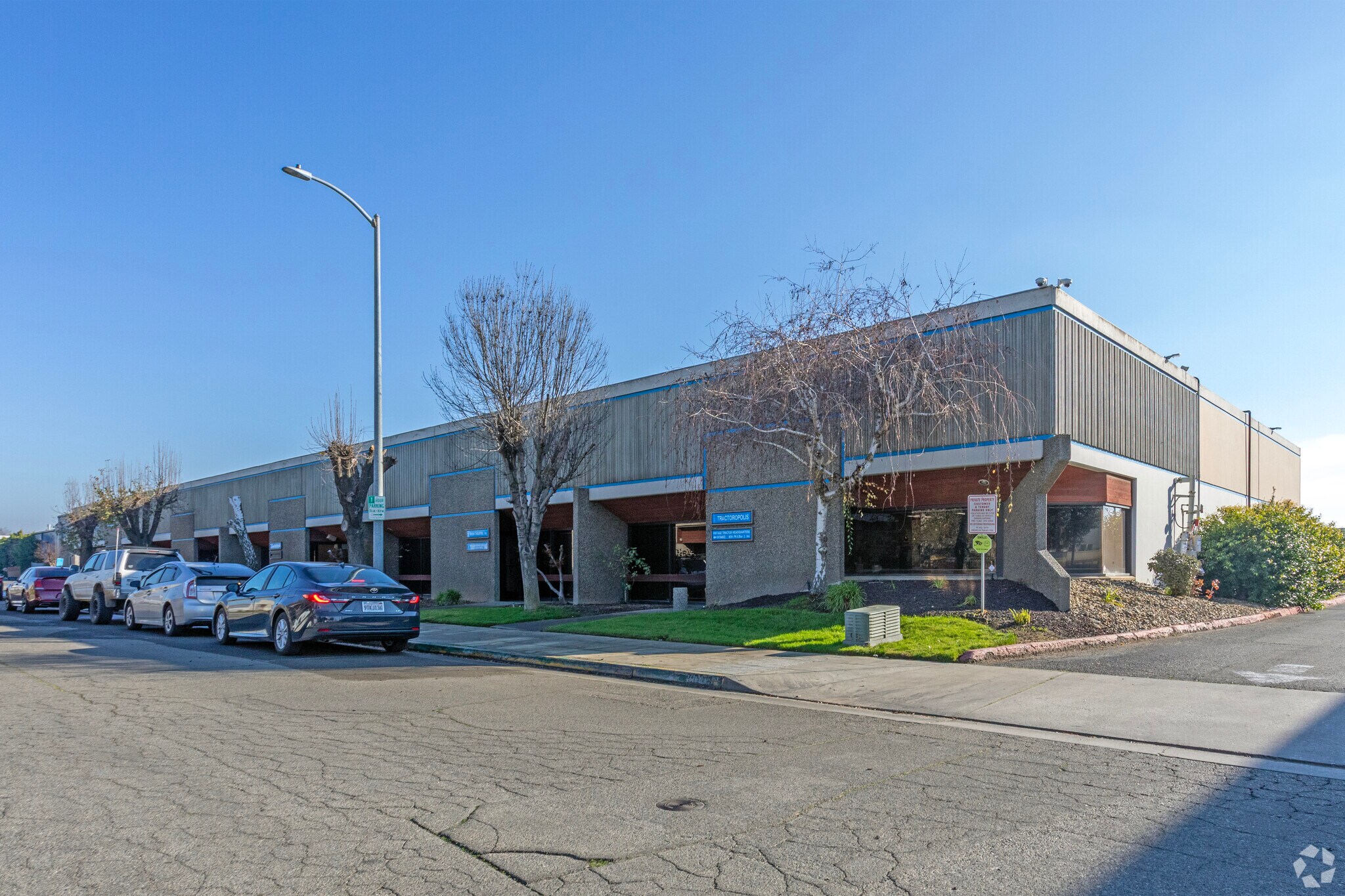 4175 W Sierra Madre Ave, Fresno, CA for lease Primary Photo- Image 1 of 5