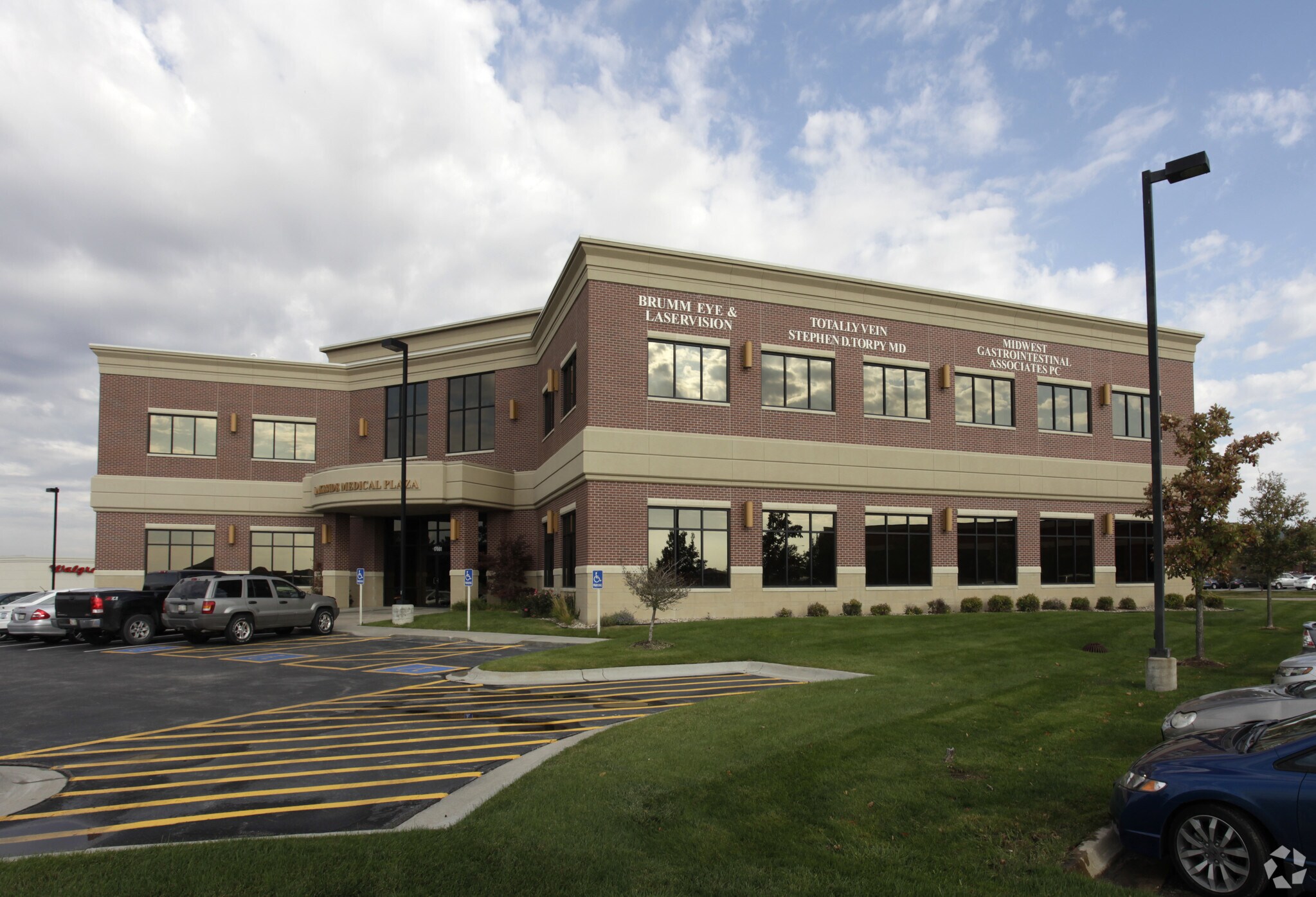 17001 Lakeside Hills Plz, Omaha, NE à louer Photo principale- Image 1 de 3