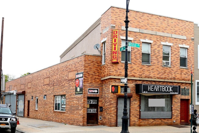 More details for 64-01 Myrtle Ave, Ridgewood, NY - Retail for Lease