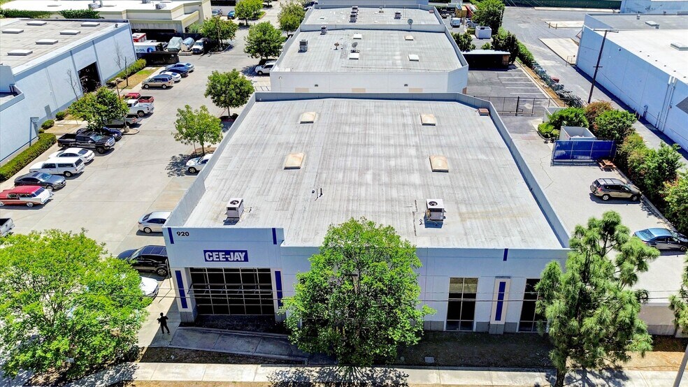 920 W 10th St, Azusa, CA à vendre - Photo du bâtiment - Image 2 de 71