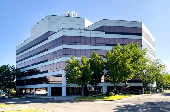 7090 S Union Park Ctr, Midvale, UT à louer Photo du bâtiment- Image 1 de 2
