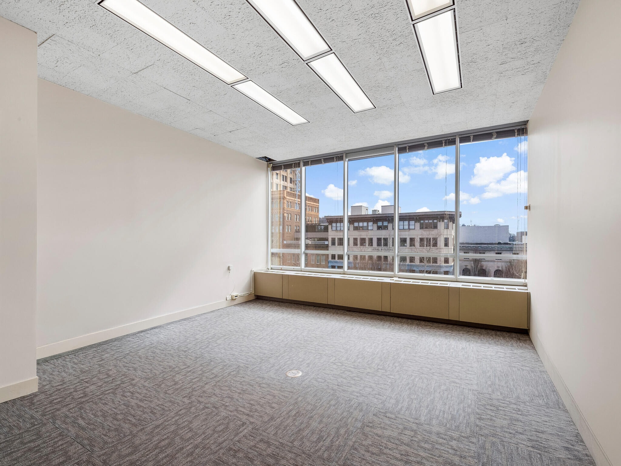 1 N Pack Sq, Asheville, NC à louer Photo intérieure- Image 1 de 1