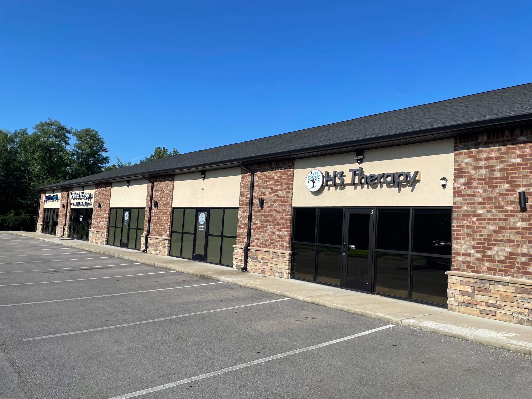 120 Merchants, Clarksville, TN for lease Building Photo- Image 1 of 8