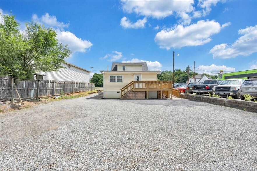 3118 Williamson Rd NW, Roanoke, VA à vendre - Photo du bâtiment - Image 3 de 28