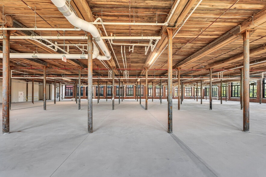 100 State St, Ludlow, MA for lease - Interior Photo - Image 2 of 12