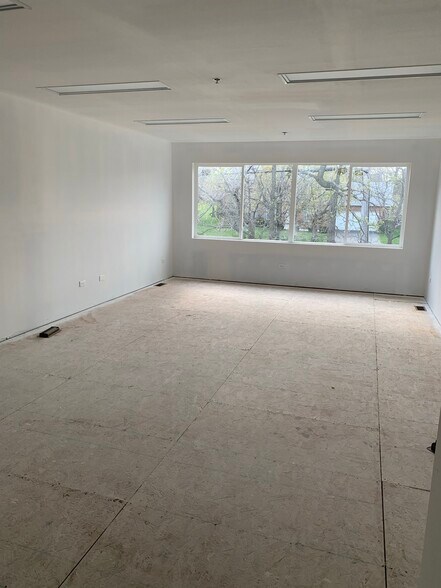 167 N Greenleaf St, Gurnee, IL à vendre - Photo intérieure - Image 2 de 6