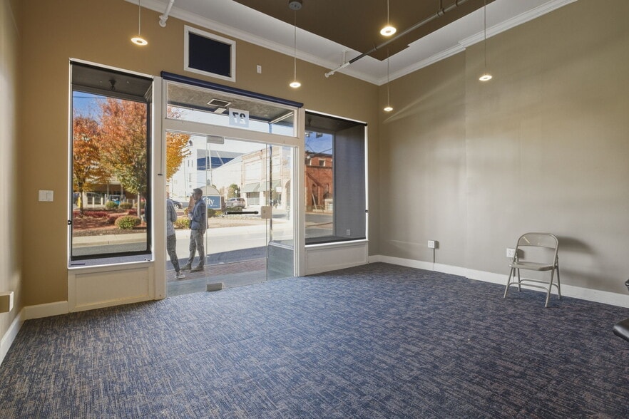 21-27 N Central Ave, Staunton, VA à louer - Photo du bâtiment - Image 2 de 17