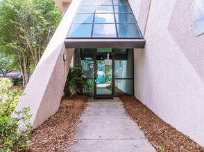2411-2413 Executive Plaza Rd, Pensacola, FL for lease Interior Photo- Image 2 of 16