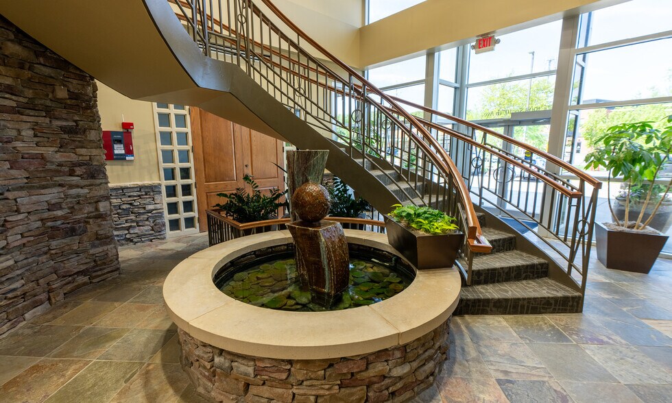 1005 S 107th Ave, Omaha, NE à louer - Hall d’entrée - Image 3 de 7