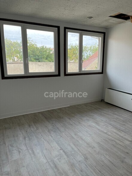 Industrial in Champigny-sur-Marne for lease - Building Photo - Image 3 of 5