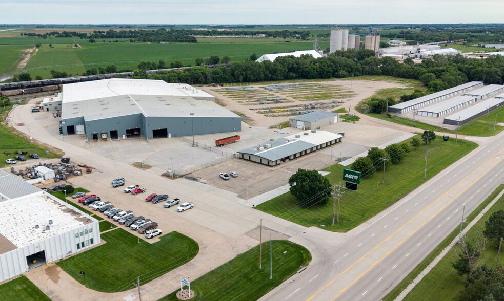 2928 30 Hwy, Grand Island, NE à vendre - Photo du bâtiment - Image 2 de 2