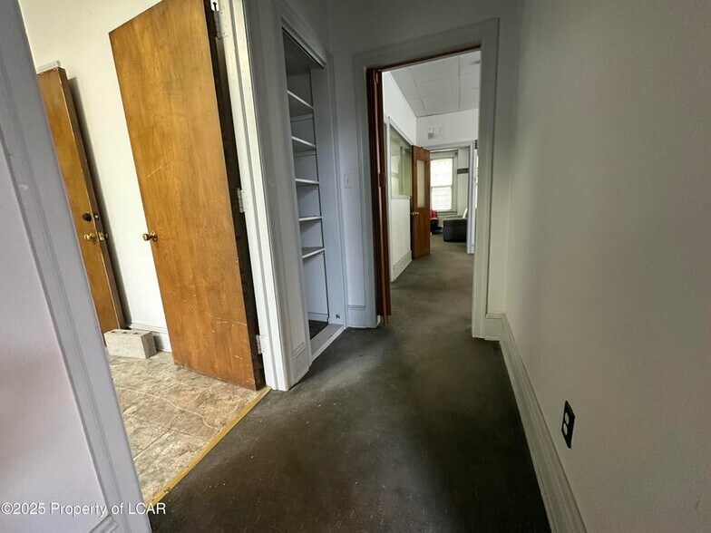 10 W Dorrance St, Kingston, PA à louer - Photo du bâtiment - Image 2 de 13