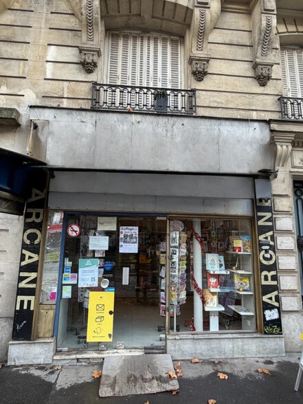 Retail in Paris for lease - Building Photo - Image 1 of 9