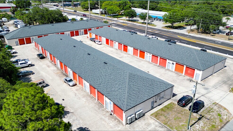 641 Clearlake Rd, Cocoa, FL à louer - Photo du bâtiment - Image 1 de 11