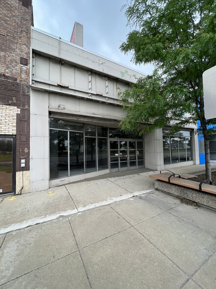 1744-1758 Fort St, Lincoln Park, MI for lease - Building Photo - Image 2 of 5