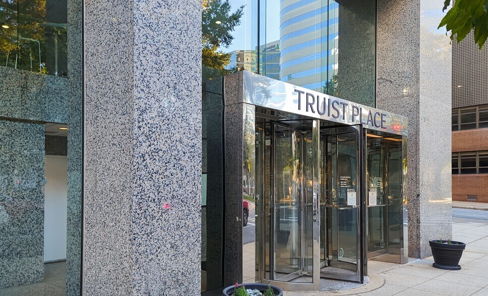 919 E Main St, Richmond, VA à louer - Photo intérieure - Image 2 de 16