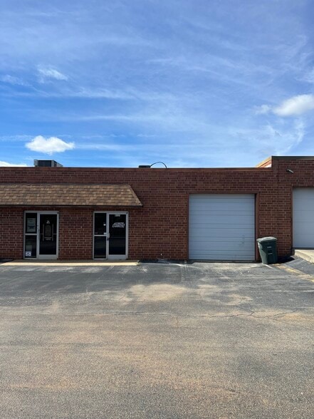 12 Wendy Ct, Greensboro, NC for lease - Building Photo - Image 3 of 12